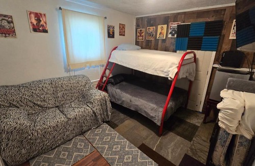 Atlanta Hostel | Grateful Hemphill Large Room A