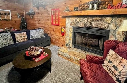 Pine Mountain Cabin | Great cabin with a warm and cozy mountain feel