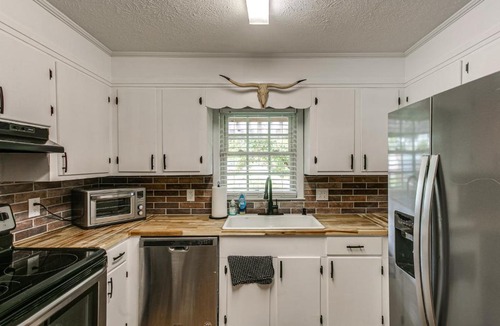 Vidalia House | Great for Groups! Pet-Friendly Getaway in Vidalia