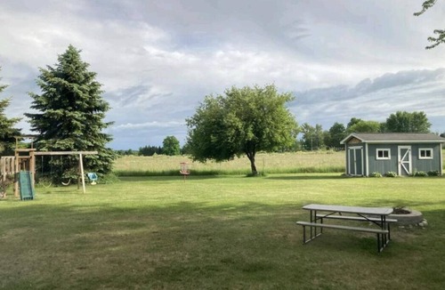 Acme House | Great home right next to the HORSE SHOW! A perfect place for your visit!