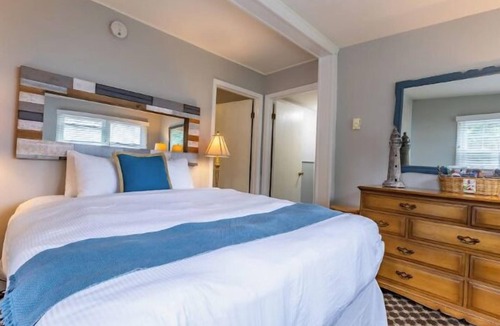 Whitehall Resort | Great room for families, lake views and two bathrooms