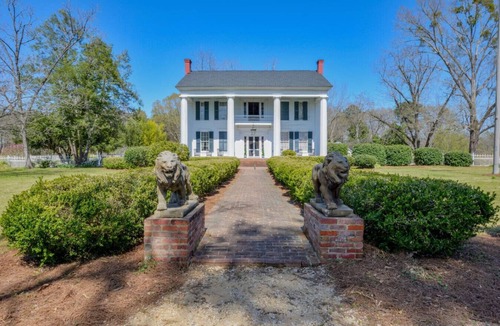 Clinton House | GreekRevival 8br/6b w/Kit-35 Min to U of Alabama!
