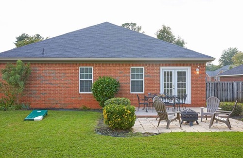 Grovetown House | Greenside Getaway | Pet Friendly with Yard, Firepit, WiFi & Netflix