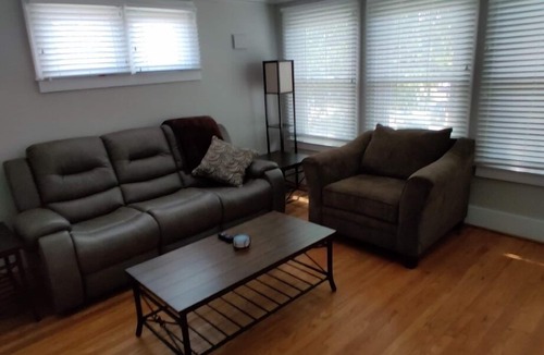 Grosse Pointe House | Grosse Pointe Cozy★ ★Downtown Detroit Close