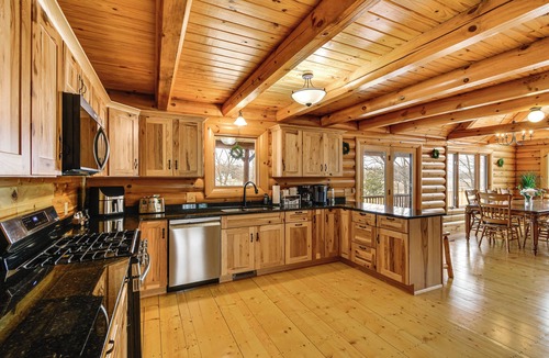 Hope Cabin | Group Fun on Tittabawassee River! Large Log Cabin