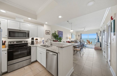 Gulf Shores Condo | GULF BEACH FRONT, ‘Beach Chic' Crystal Shores 806 ON THE WATER