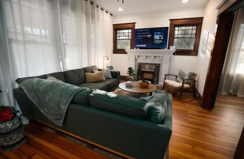 Gulfport House | Gulf Coast Craftsman - Cozy, Charming & Central!