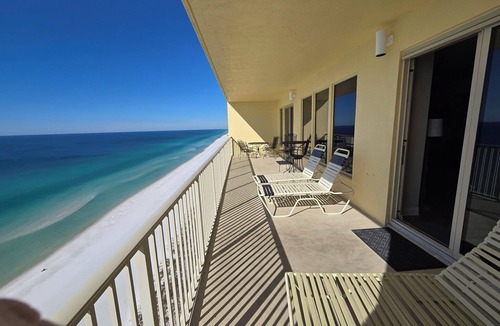 Thomas Drive Condo | GULF CREST/NEW APPLIANCES/NEW KIT + BATH GRANITE COUNTERTOPS!/BEACH CHAIRS INC