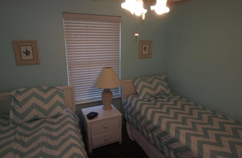 Holiday Isle Condo | Gulf Front Condo~Beach~Elevator to 3rd FL~Blue Suede Shoes