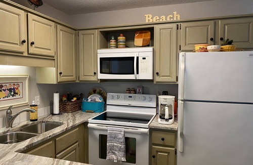 Gulf Shores Condo | Gulf side clean renovated 2 bedroom condo on the beach available summer/fall.