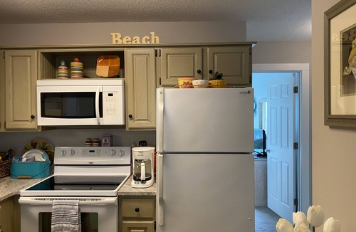 Gulf Shores Condo | Gulf side clean renovated 2 bedroom condo on the beach available summer/fall.