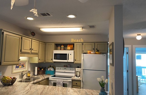 Gulf Shores Condo | Gulf side clean renovated 2 bedroom condo on the beach available summer/fall.