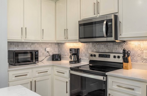 Dauphin Island House | Gulf Views + Beach Walkout, Porch Swing, Deck