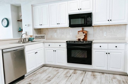 Thomas Drive Condo | GulfCrest 2 BDRM -Newly renovated w/walkin shower; Beach Chair Srvc Included