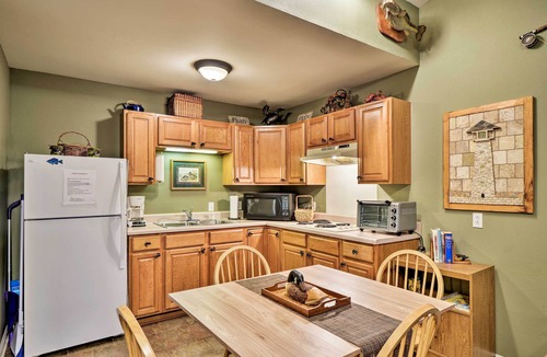 Groveoak Apartment | Guntersville Lake Home w/Deck & Covered Boat Slip