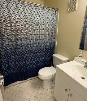 Englewood Park House | H8 Private Room with Smart TV Near Everything