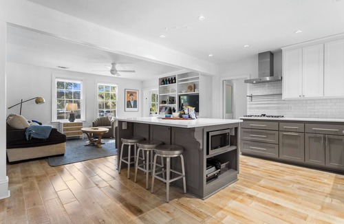 Old Town House | Half a Block to the Beach! Come Bay-Cation here, Spacious House to fit everyone