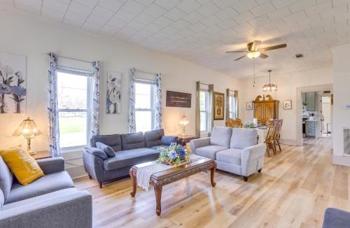 Lufkin House | Half-Mi to Dtwn Lufkin: Charming & Spacious Home!