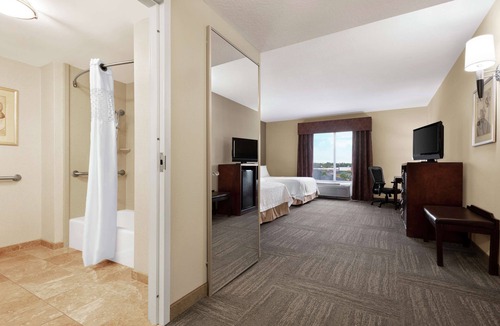 Brunswick Hotel | Hampton Inn & Suites Brunswick