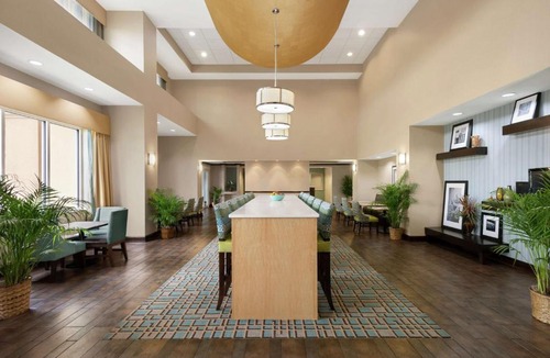 Brunswick Hotel | Hampton Inn & Suites Brunswick
