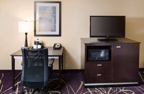 Lansing Hotel | Hampton Inn & Suites Lansing West