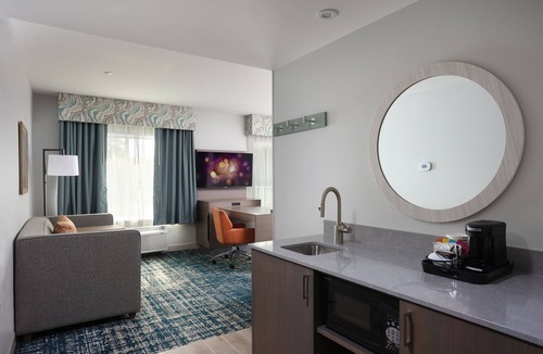 Manistee Hotel | Hampton Inn & Suites Manistee Waterfront