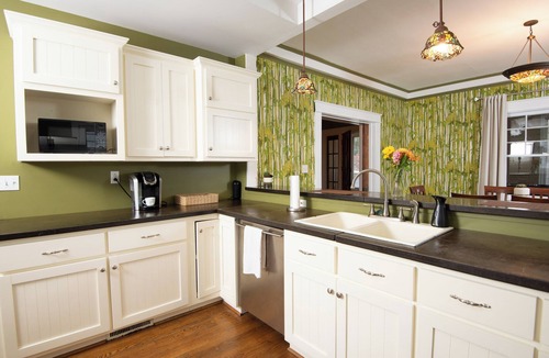 Birmingham House | Hanover Haven | Grand Historic Retreat/Game Room