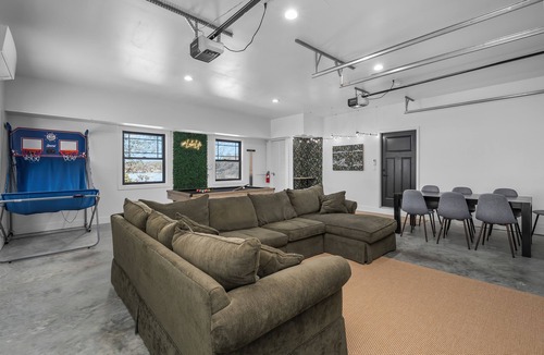 Crane Hill House | Happy Happy Lakehouse- Min. Steps, Game Room, Dock