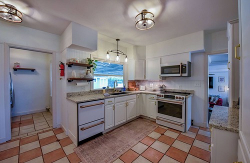 Tuscaloosa House | Hargrove House - Large home with fenced in backyard and close to campus!