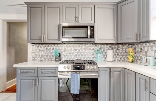 Fairgrounds Apartment | Harleaux Chateau by Jazz Fest and City Park