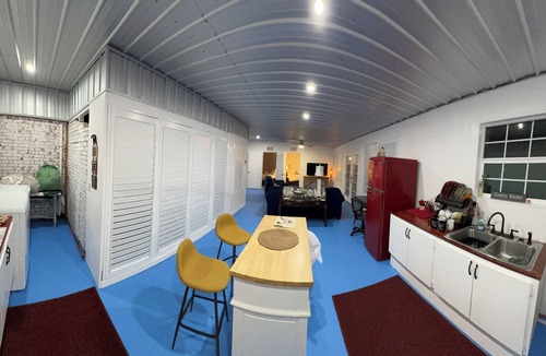 Hartford Cottage | Hartford Art House BnB A very eclectic BnB 900 sqft interior/patio, sleeps 6