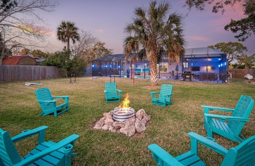 St. Augustine House | Heated Pool & Hot Tub ~ Walk Downtown & 2 The Amp!