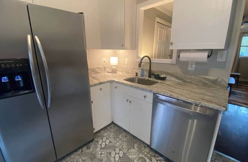 Historic Downtown Savannah Apartment | HEATED SWIM SPA! Unit A - The Hourglass Inn