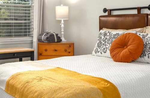 Cahaba Heights Condo | Heights Brands by Oasis - Condo Uno - the best of Birmingham - charming home