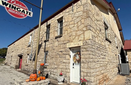 Berryville Apartment | Herman’s Hideaway. A charming, comfortable apartment in historic Berryville, AR