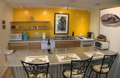 Flagler Beach Cottage | Hibiscus at Casas de la Playa Central - In the heart of Flagler Beach!