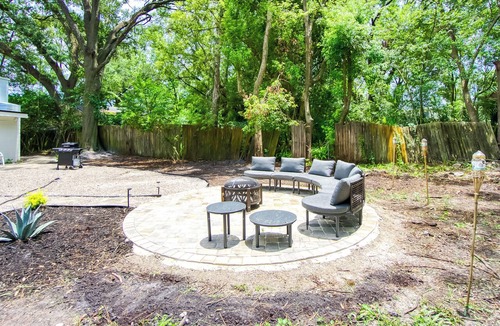 Southside House | Hidden Gem- 3500+SQFT Home- Mins to everything!