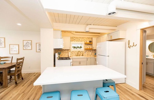 Twin Lake Cottage | Hidden Lake Fall Retreat Private Beach, 6 Kayaks & Fire Pit, Hart Lake