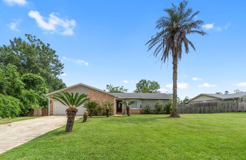 Northwest Pensacola House | Hidden Pensacola Gem! Quiet & Cozy Family Friendly Pool Home!