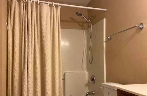 Alexander City Condo | Hidden Treasure-Lake Martin, 35mi from Jordan Hare