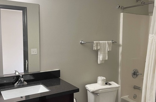 Barnesville Hotel | High Falls Inn and Suites