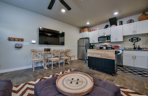 Tuscaloosa Condo | Hill's Haven - Family Friendly With Easy Walk to Bryant Denny!