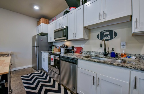 Tuscaloosa Condo | Hill's Haven - Family Friendly With Easy Walk to Bryant Denny!