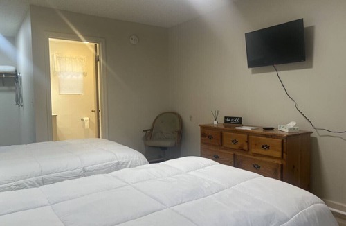 Waynesboro Hotel | Hillside Haven Room 51
