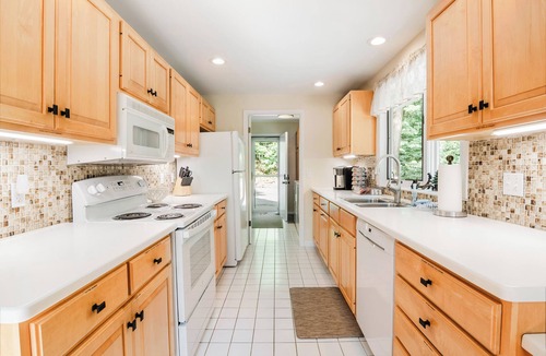 Bellaire Ski Chalet | Hilltop Hideaway Chalet UpNorth Shanty Creek, 3 Kings+Game Room+Firepit+Golf+Ski