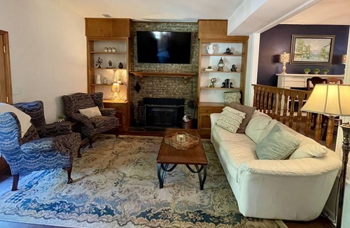 Northport House | Hilltop Hideaway-Family friendly gem-swimming pool, hot tub, games & more!