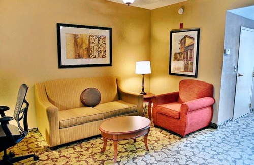 Hattiesburg Hotel | Hilton Garden Inn Hattiesburg 1 King Bed 1 Bedroom Suite