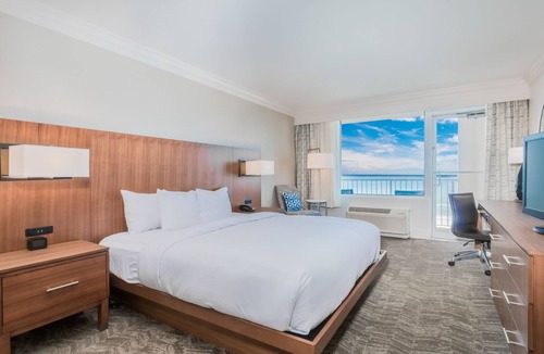 Pensacola Beach Resort | Hilton Pensacola Beach