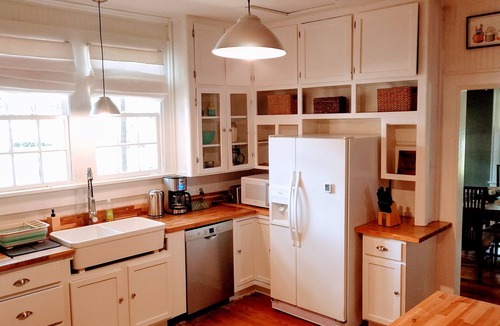Montgomery Cottage | Historic 2-Bedroom Cloverdale Cottage