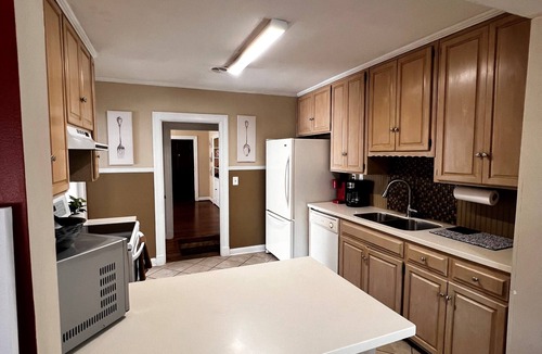 Montgomery House | Historic 3-bedroom Cloverdale Home next to Playhouse
